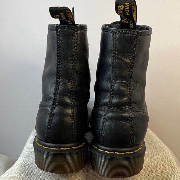 Dr. Martens 1460 Black Smooth Leather Combat Boots Iconic Yellow Stitch Size 8 - Picture 3 of 16